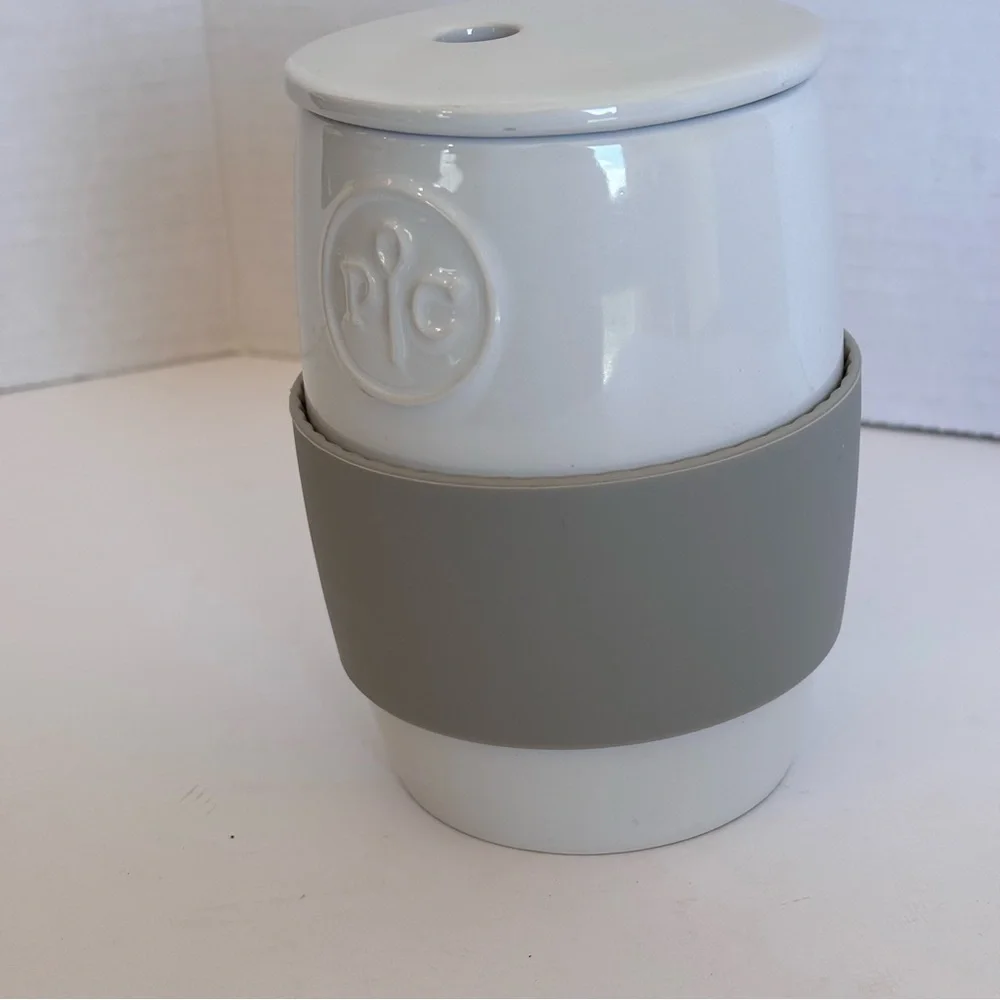 EUC Pampered Chef White and Tan Ceramic Microwave Egg Cooker